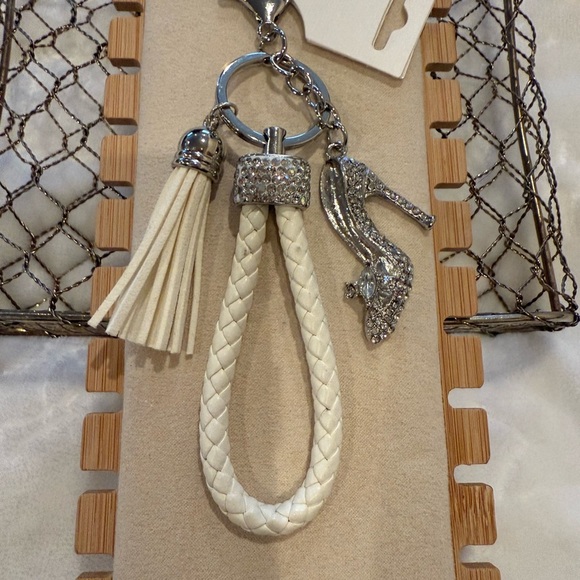 Elegant White Braided Wristlet Keychain 
w/Rhinestone Heel & Tassel -Unique NWT - Picture 14 of 14